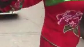 这个小秧歌扭得好